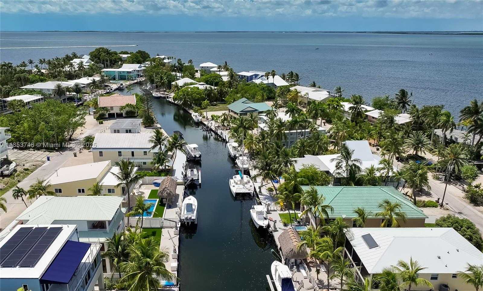 Small Image of 19 NORTH DR, Key Largo Number 37