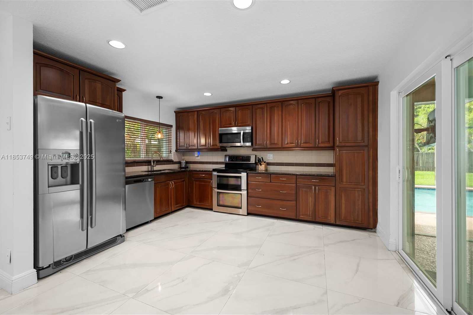 Small Image of 10851 NORTH WEST 26TH ST, Sunrise Number 12