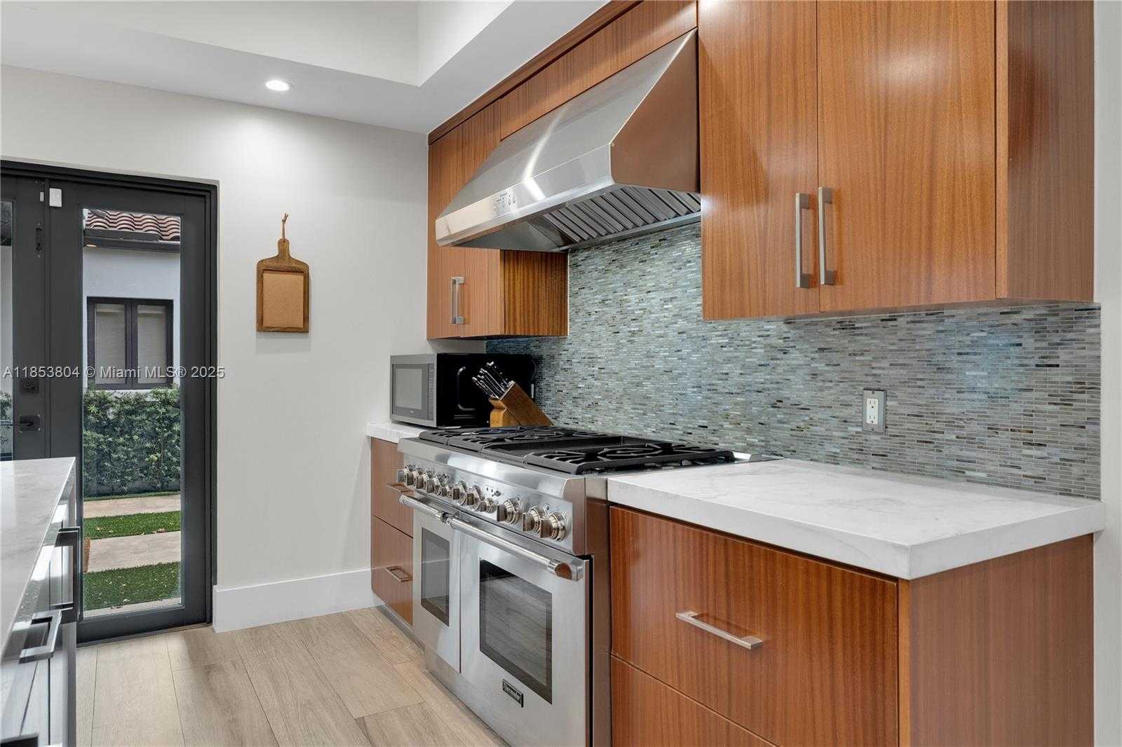 Small Image of 4475 NORTH MERIDIAN AVE, Miami Beach Number 10