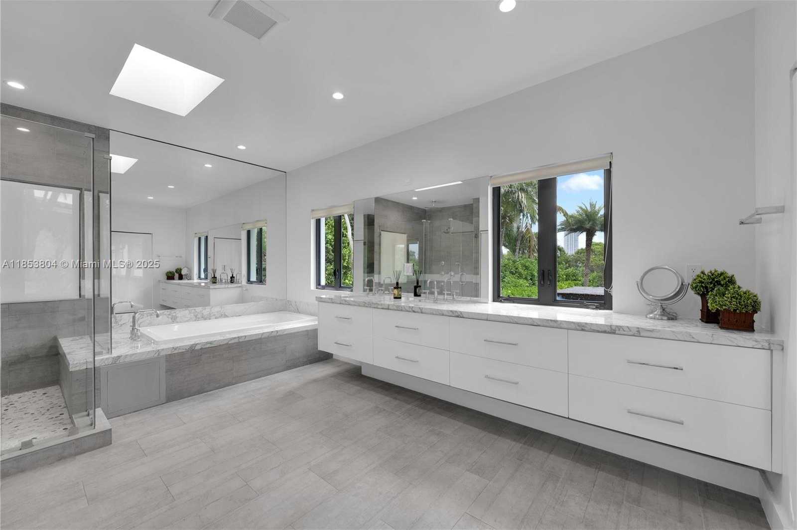 Small Image of 4475 NORTH MERIDIAN AVE, Miami Beach Number 35