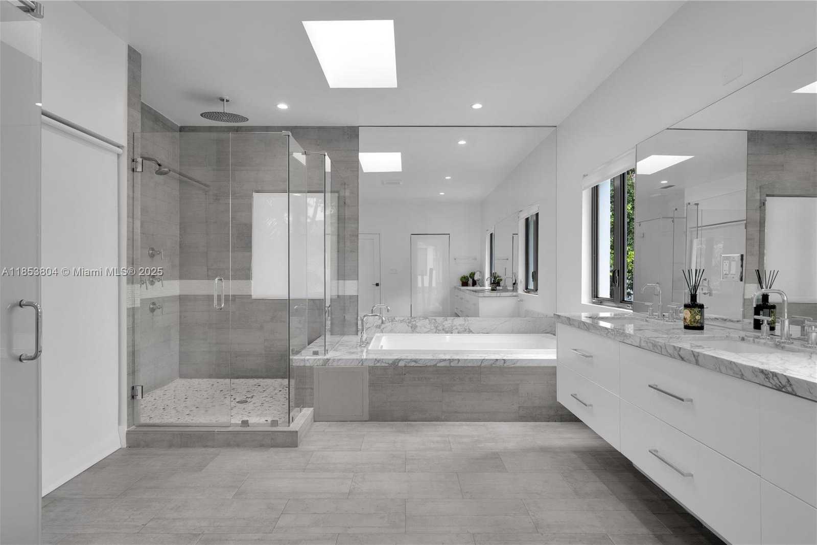 Small Image of 4475 NORTH MERIDIAN AVE, Miami Beach Number 36