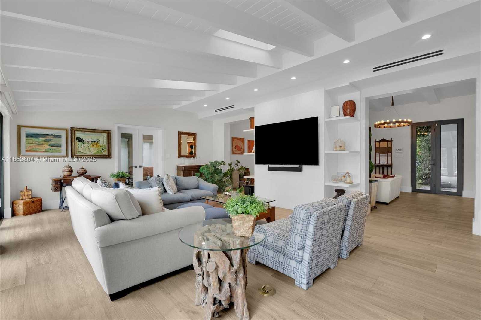 Small Image of 4475 NORTH MERIDIAN AVE, Miami Beach Number 5