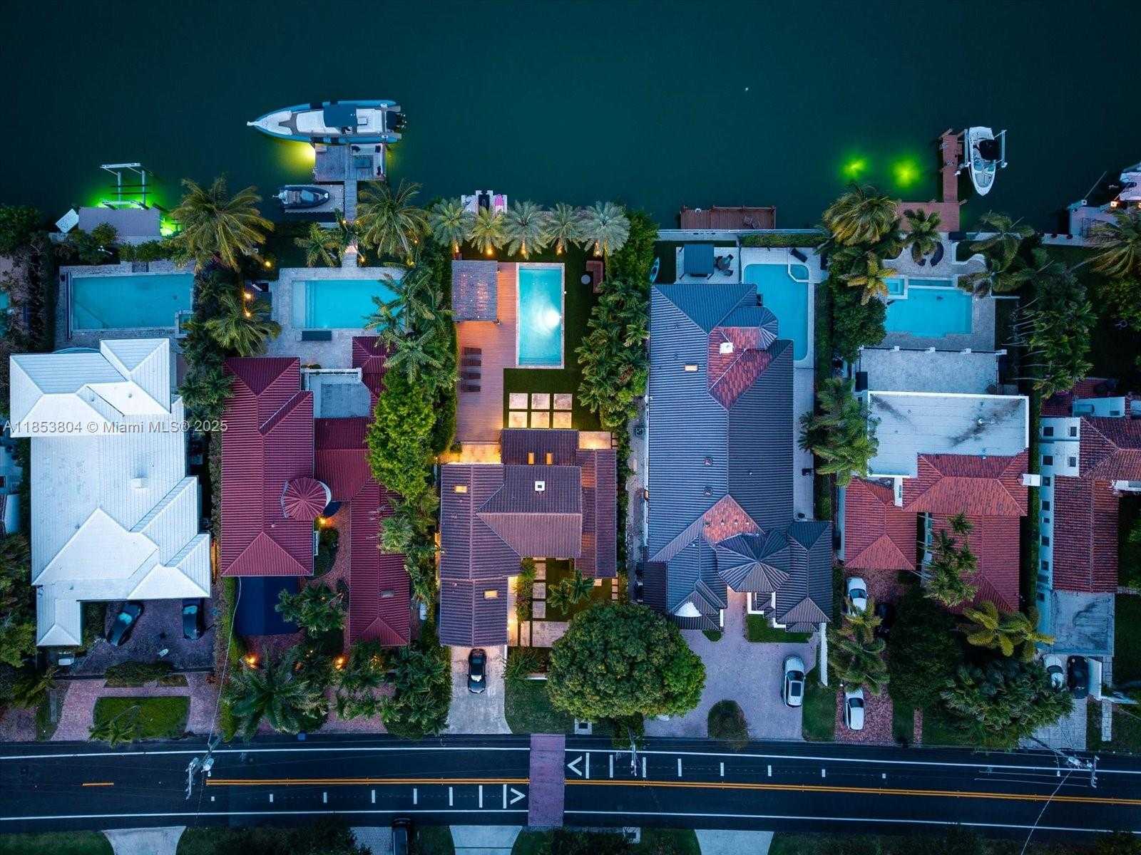 Small Image of 4475 NORTH MERIDIAN AVE, Miami Beach Number 61