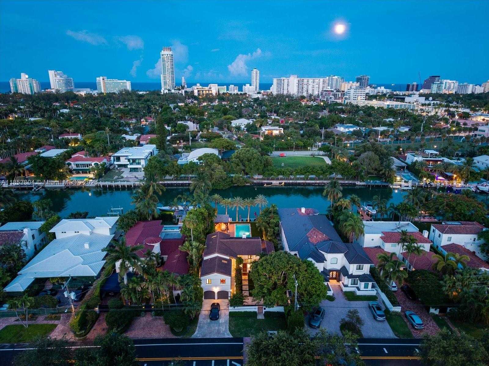 Small Image of 4475 NORTH MERIDIAN AVE, Miami Beach Number 62