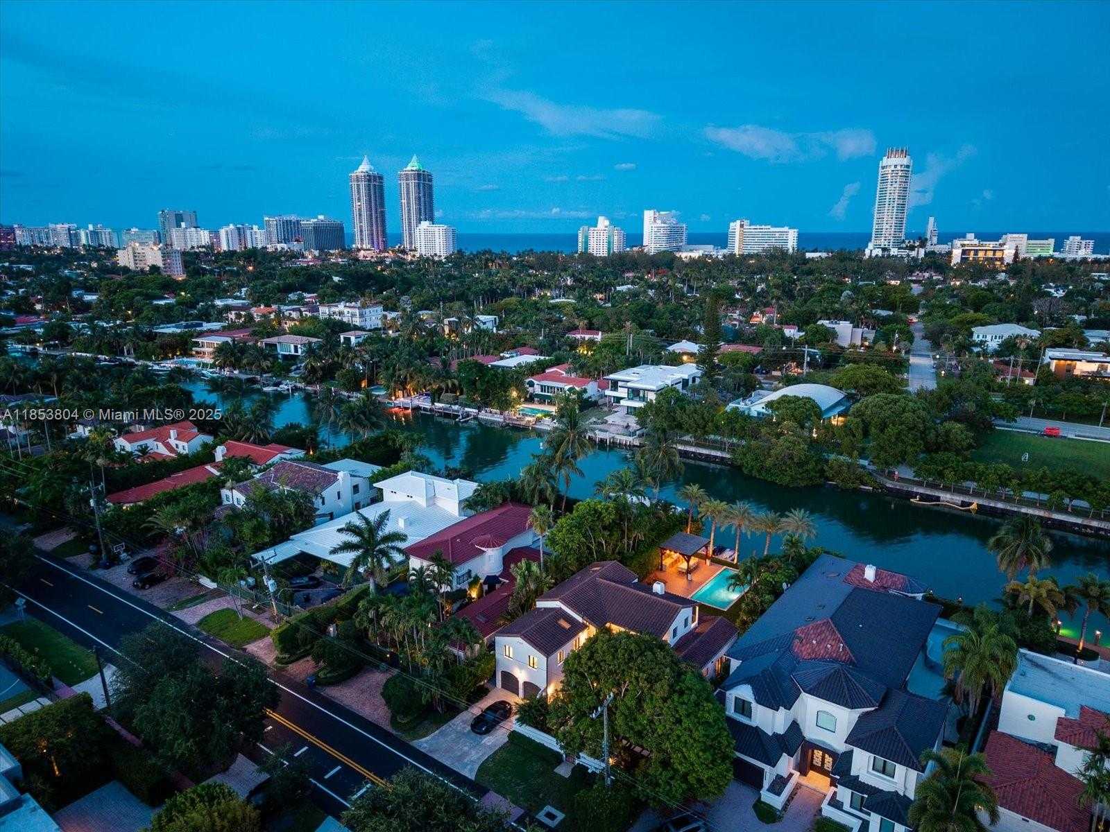 Small Image of 4475 NORTH MERIDIAN AVE, Miami Beach Number 63