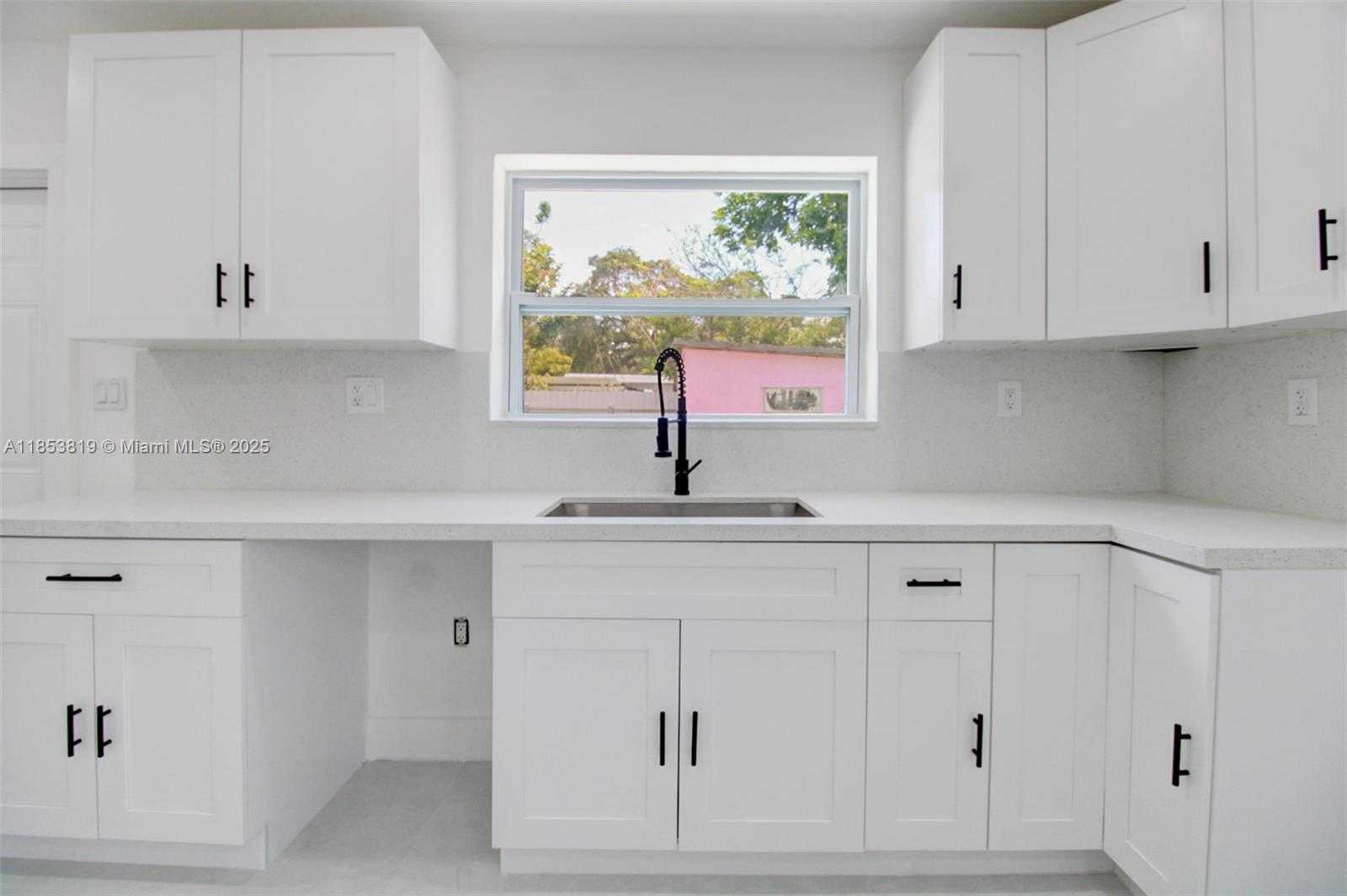 Small Image of 2840 NORTH WEST 171ST ST, Miami Gardens Number 19