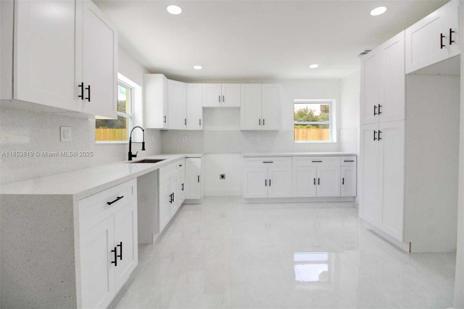 Small Image of 2840 NORTH WEST 171ST ST, Miami Gardens Number 2