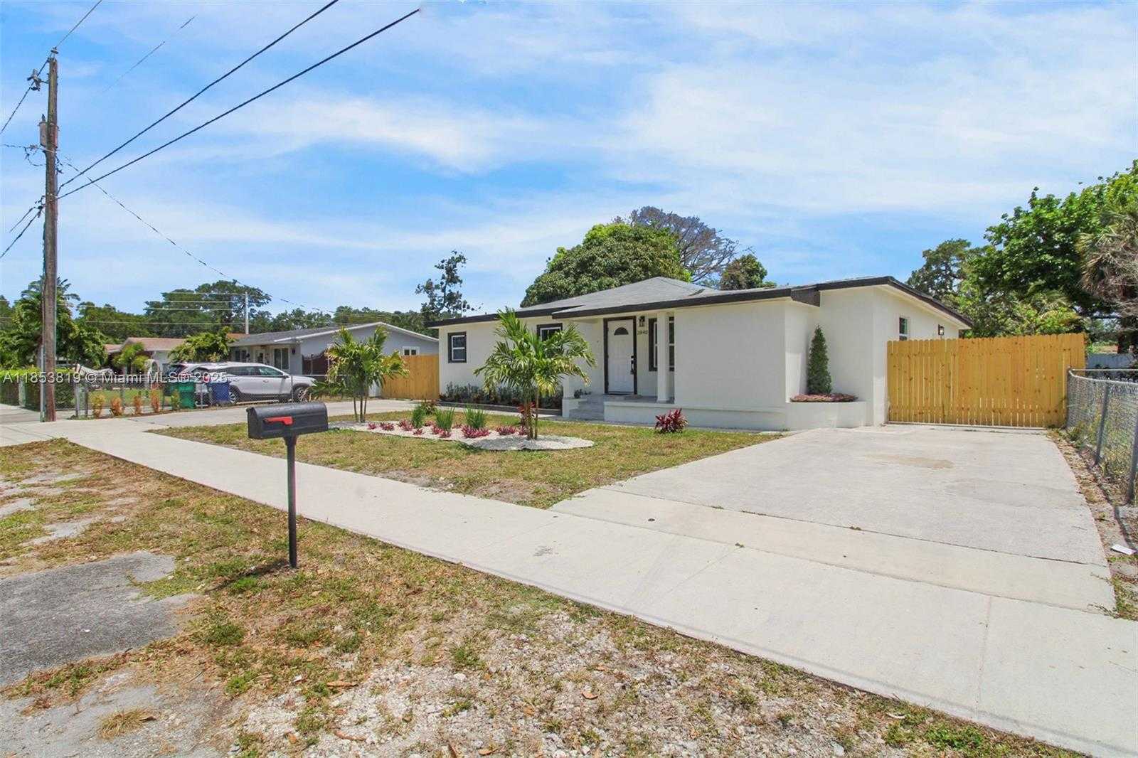 Small Image of 2840 NORTH WEST 171ST ST, Miami Gardens Number 24