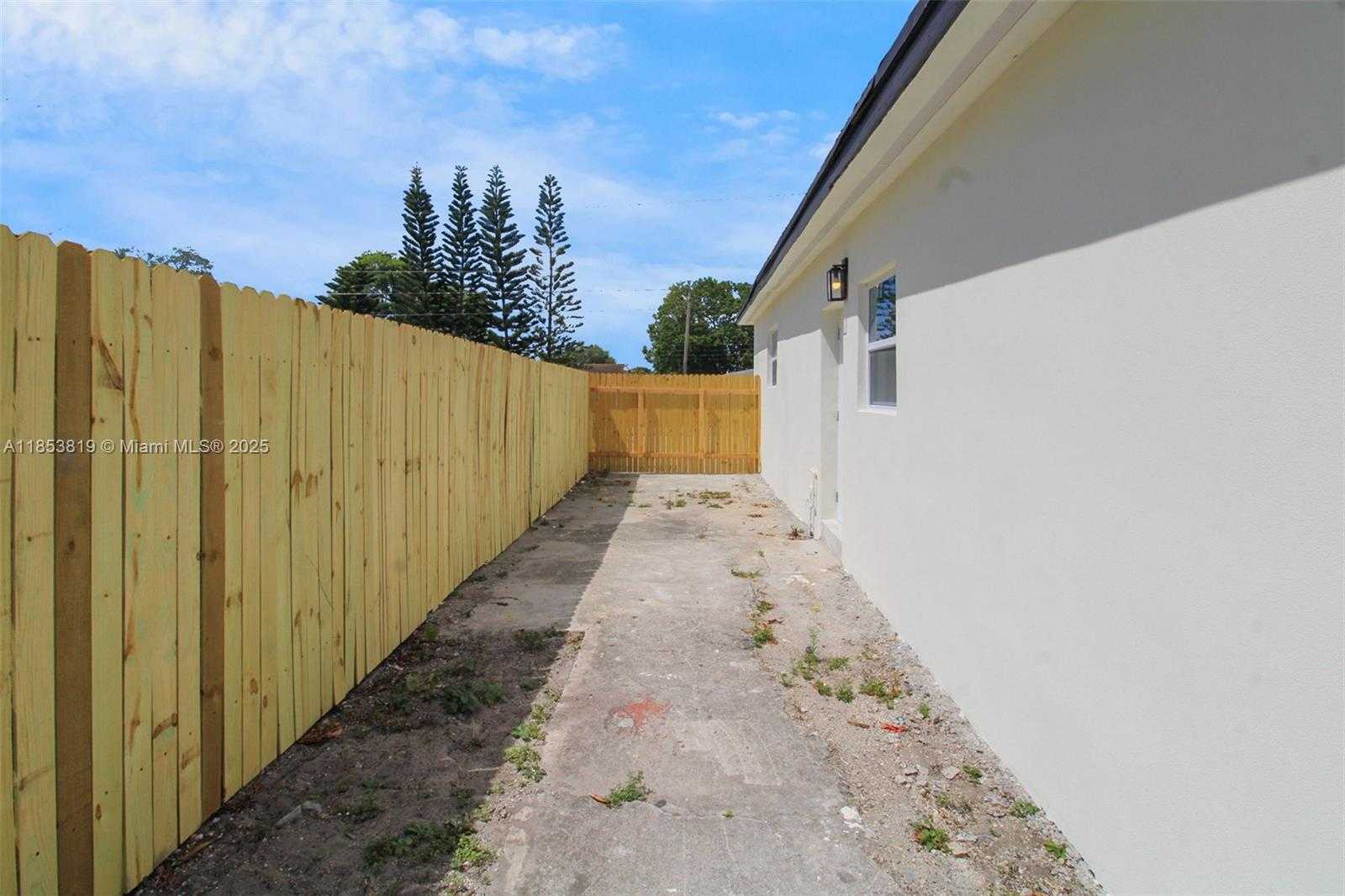 Small Image of 2840 NORTH WEST 171ST ST, Miami Gardens Number 25
