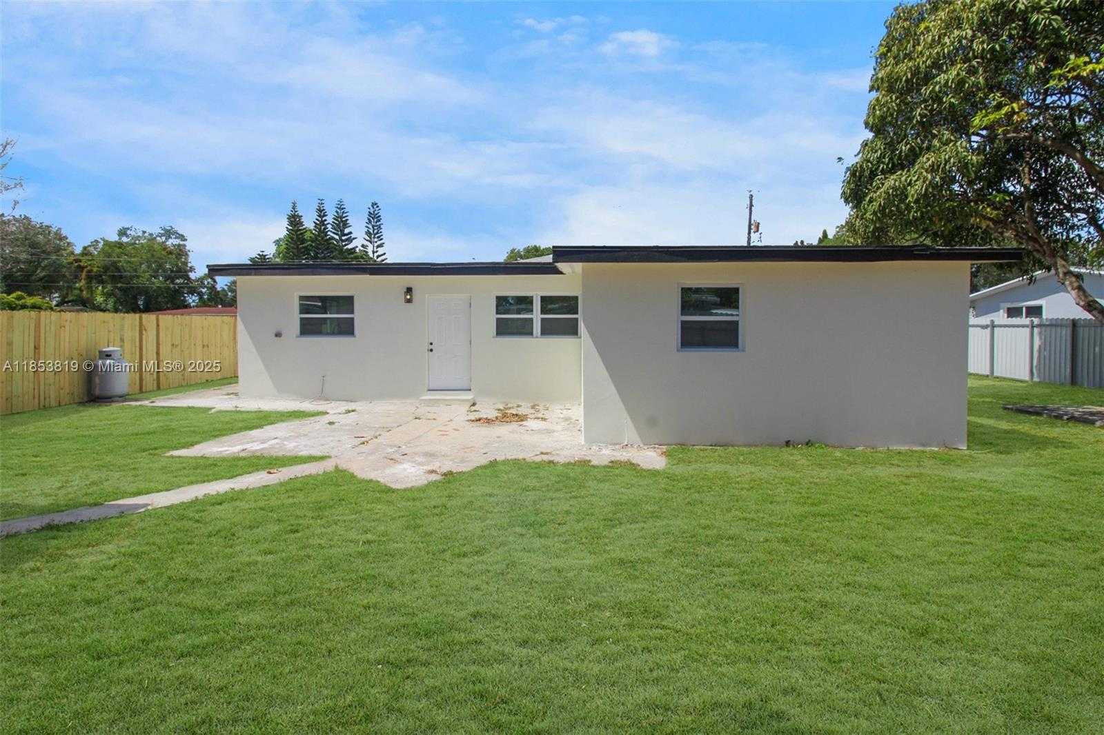 Small Image of 2840 NORTH WEST 171ST ST, Miami Gardens Number 27