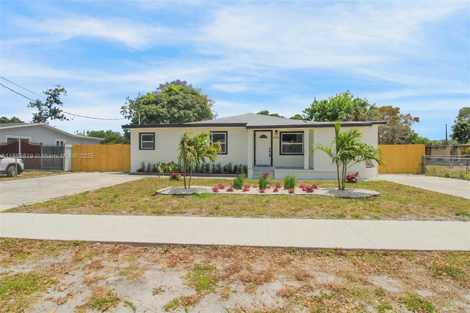 Small Image of 2840 NORTH WEST 171ST ST, Miami Gardens Number 3