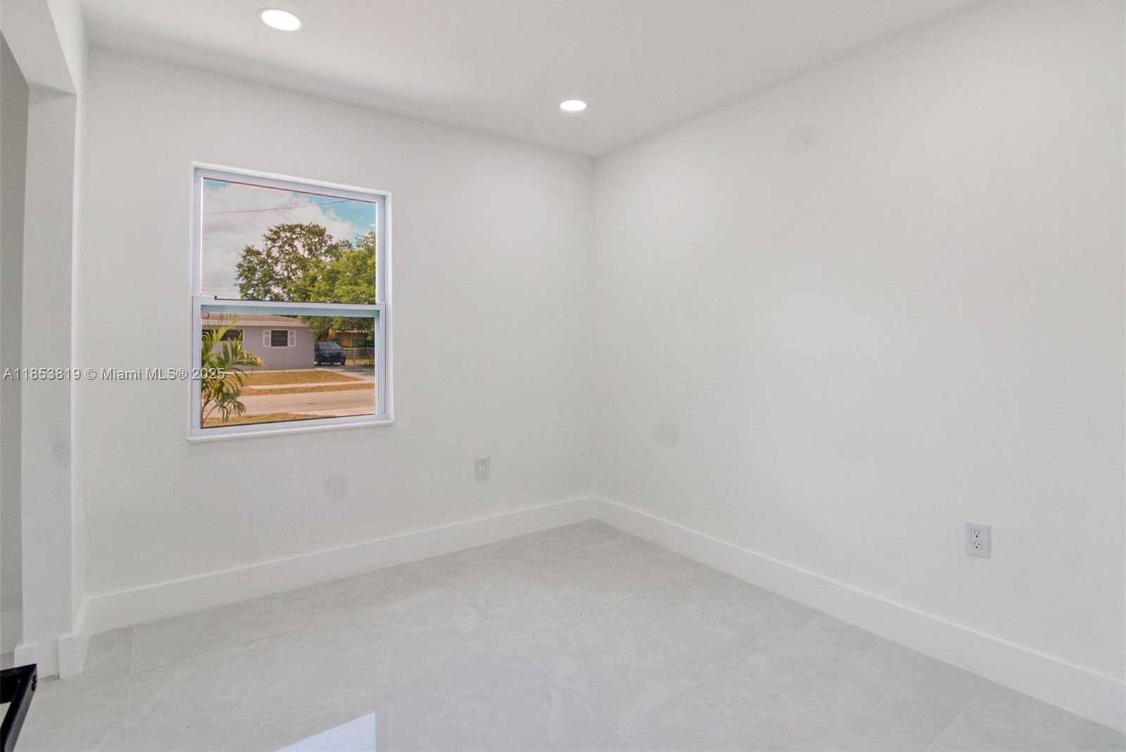 Small Image of 2840 NORTH WEST 171ST ST, Miami Gardens Number 8