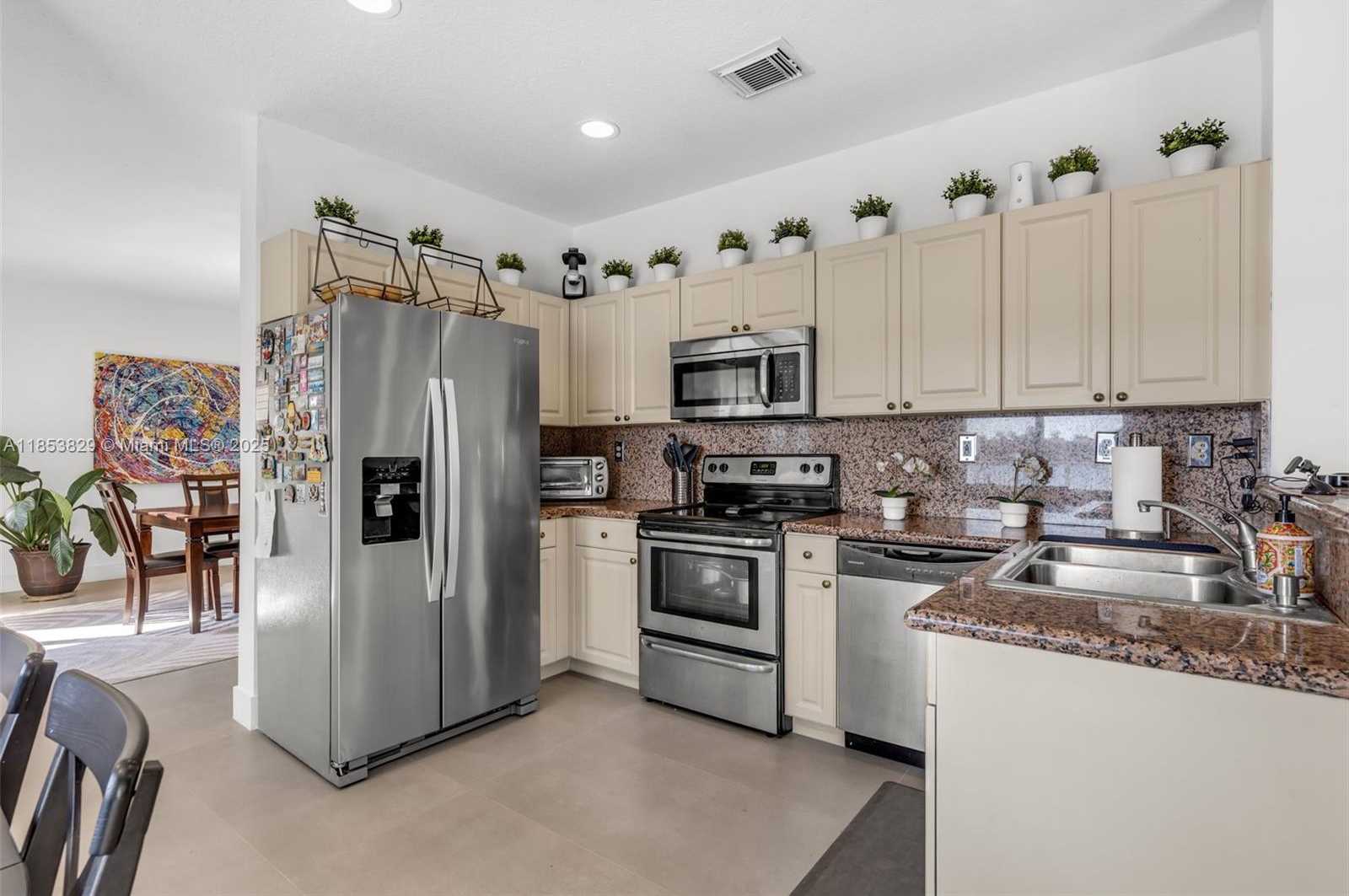 Small Image of 13000 SOUTH WEST 136TH TER, Miami Number 11