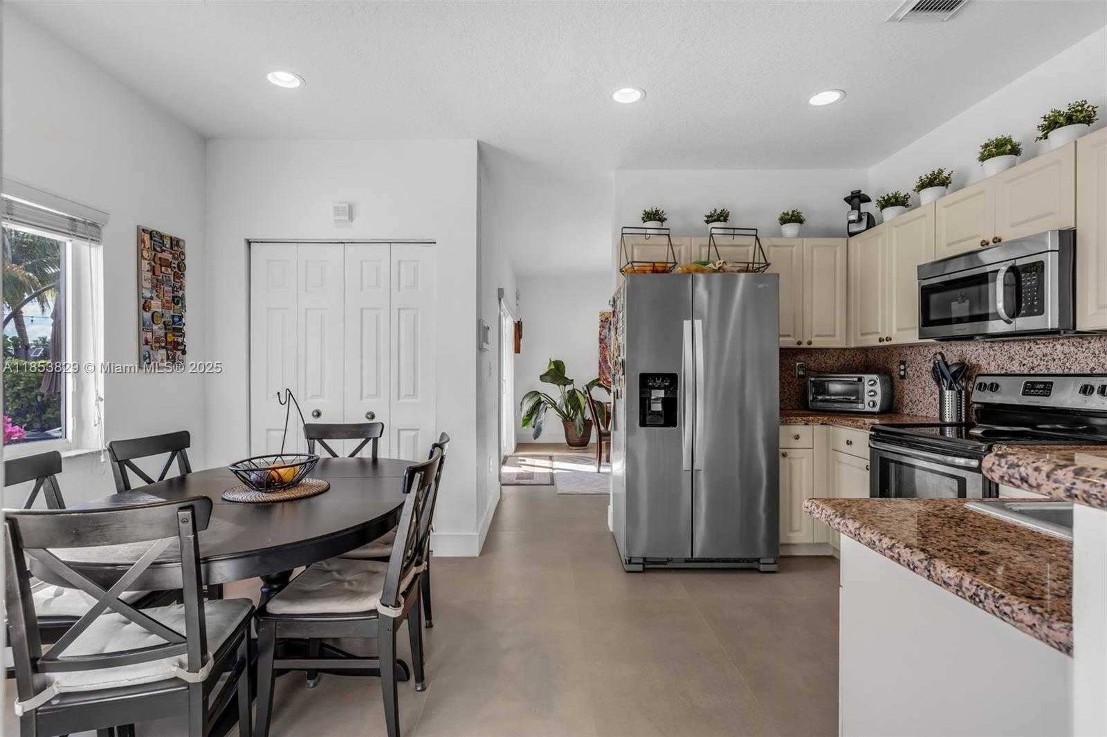 Small Image of 13000 SOUTH WEST 136TH TER, Miami Number 12