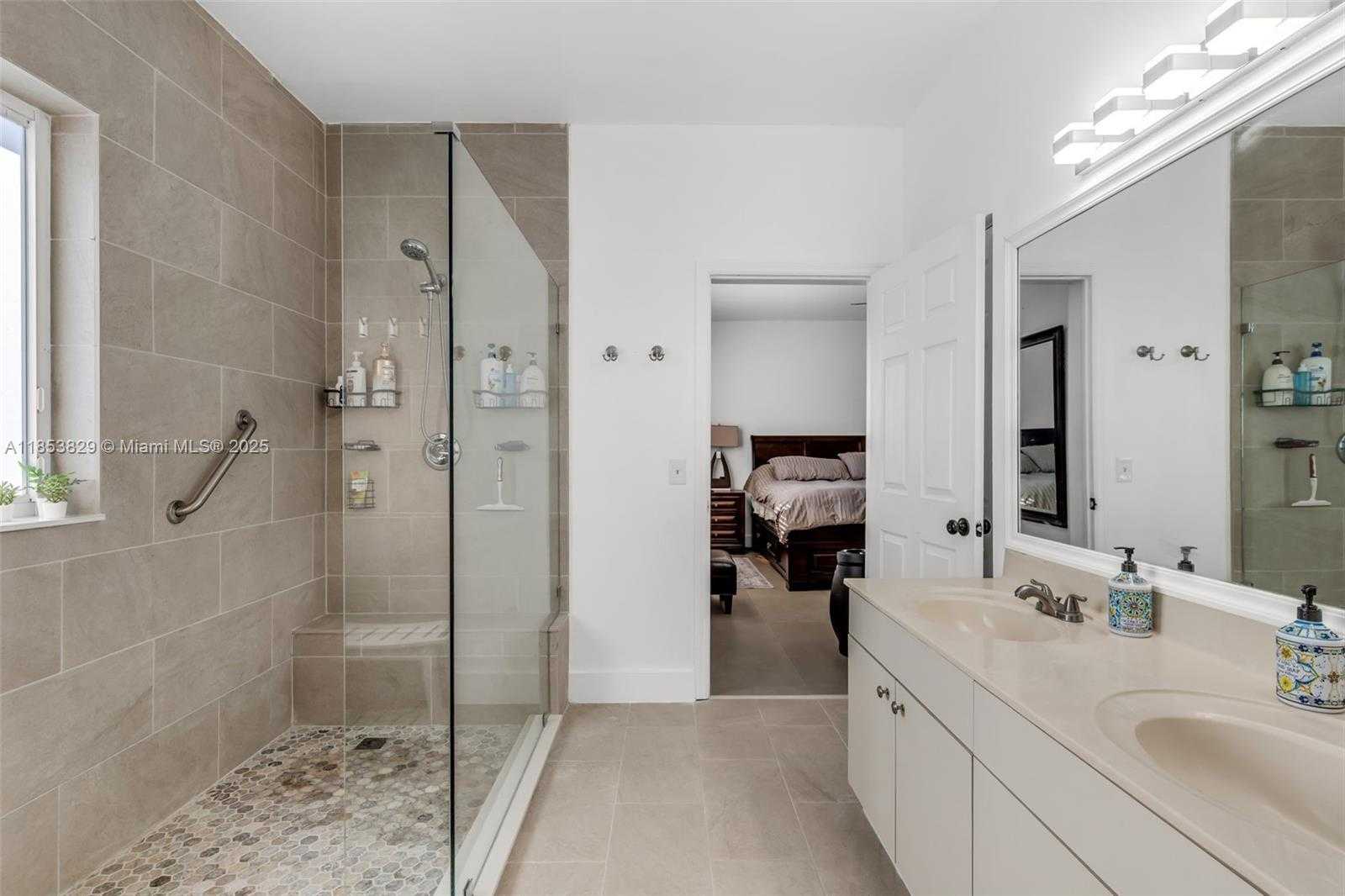 Small Image of 13000 SOUTH WEST 136TH TER, Miami Number 21