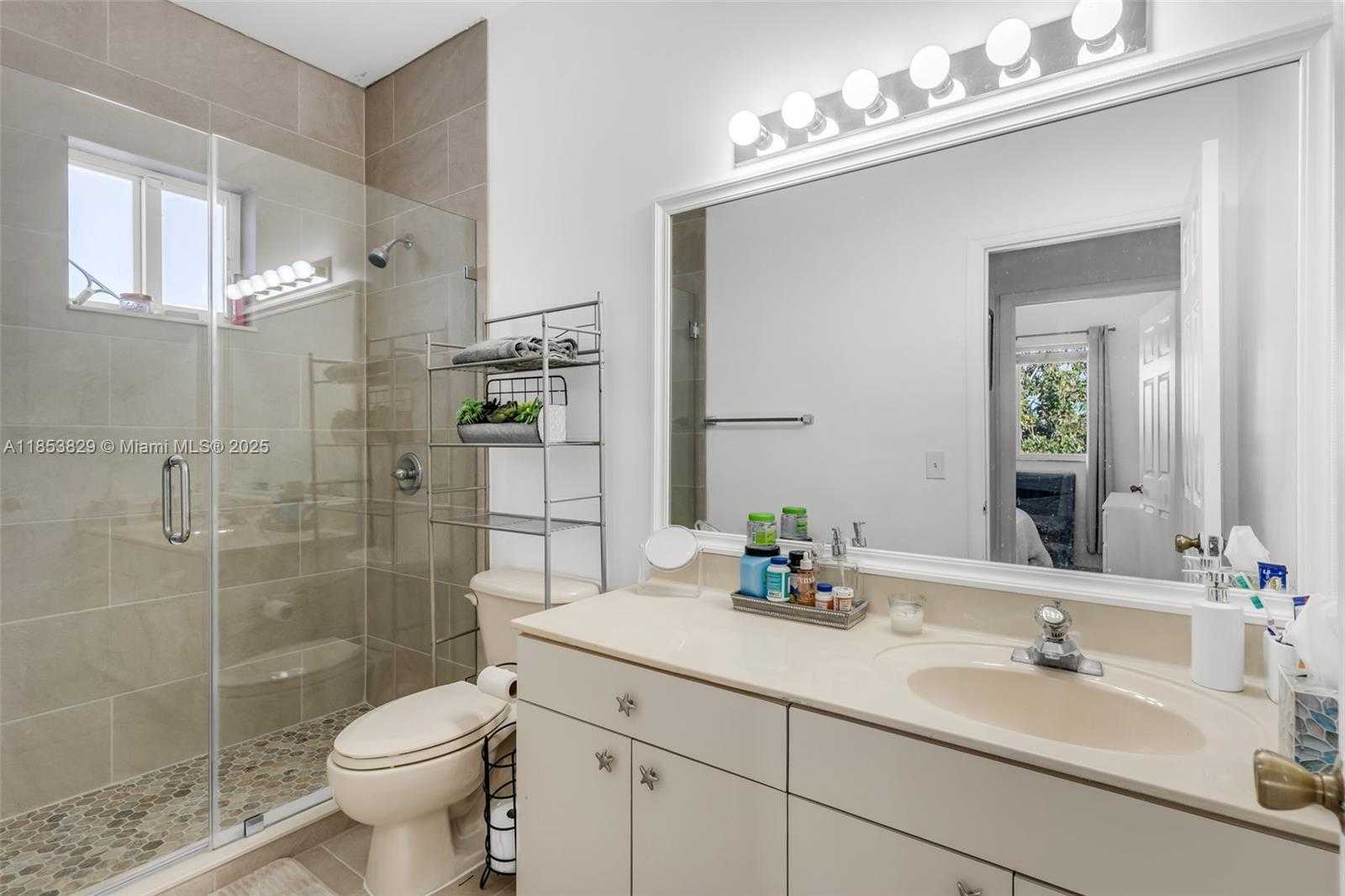 Small Image of 13000 SOUTH WEST 136TH TER, Miami Number 25