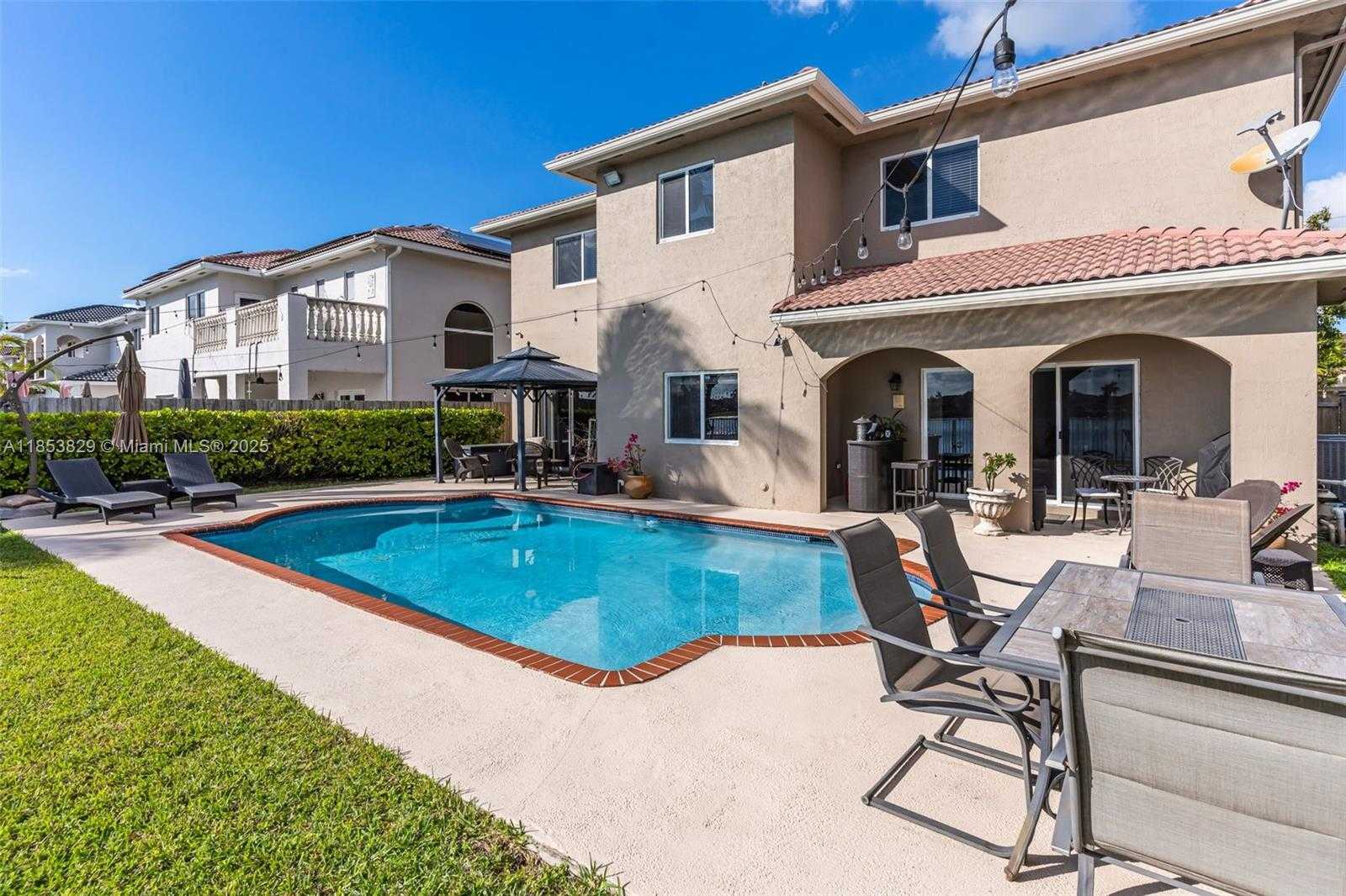Small Image of 13000 SOUTH WEST 136TH TER, Miami Number 34