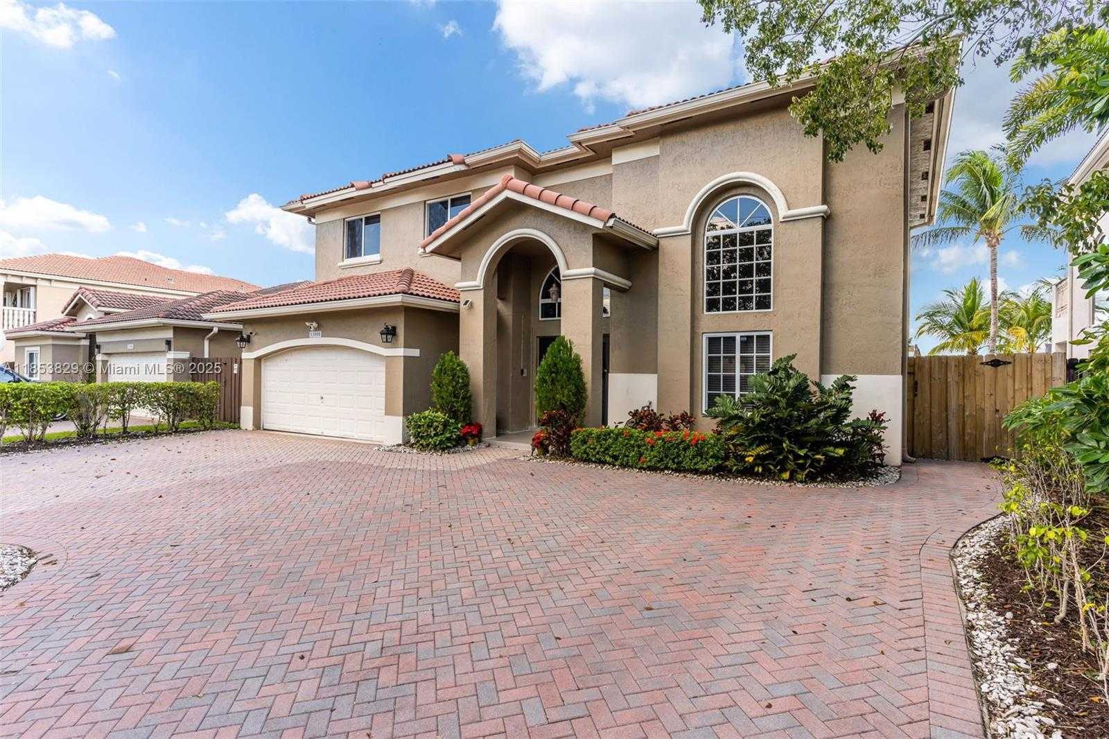 Small Image of 13000 SOUTH WEST 136TH TER, Miami Number 36