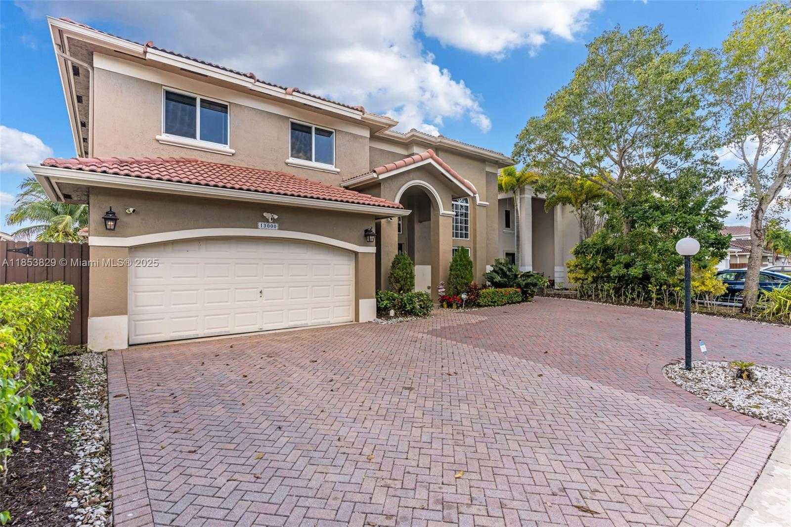 Small Image of 13000 SOUTH WEST 136TH TER, Miami Number 38