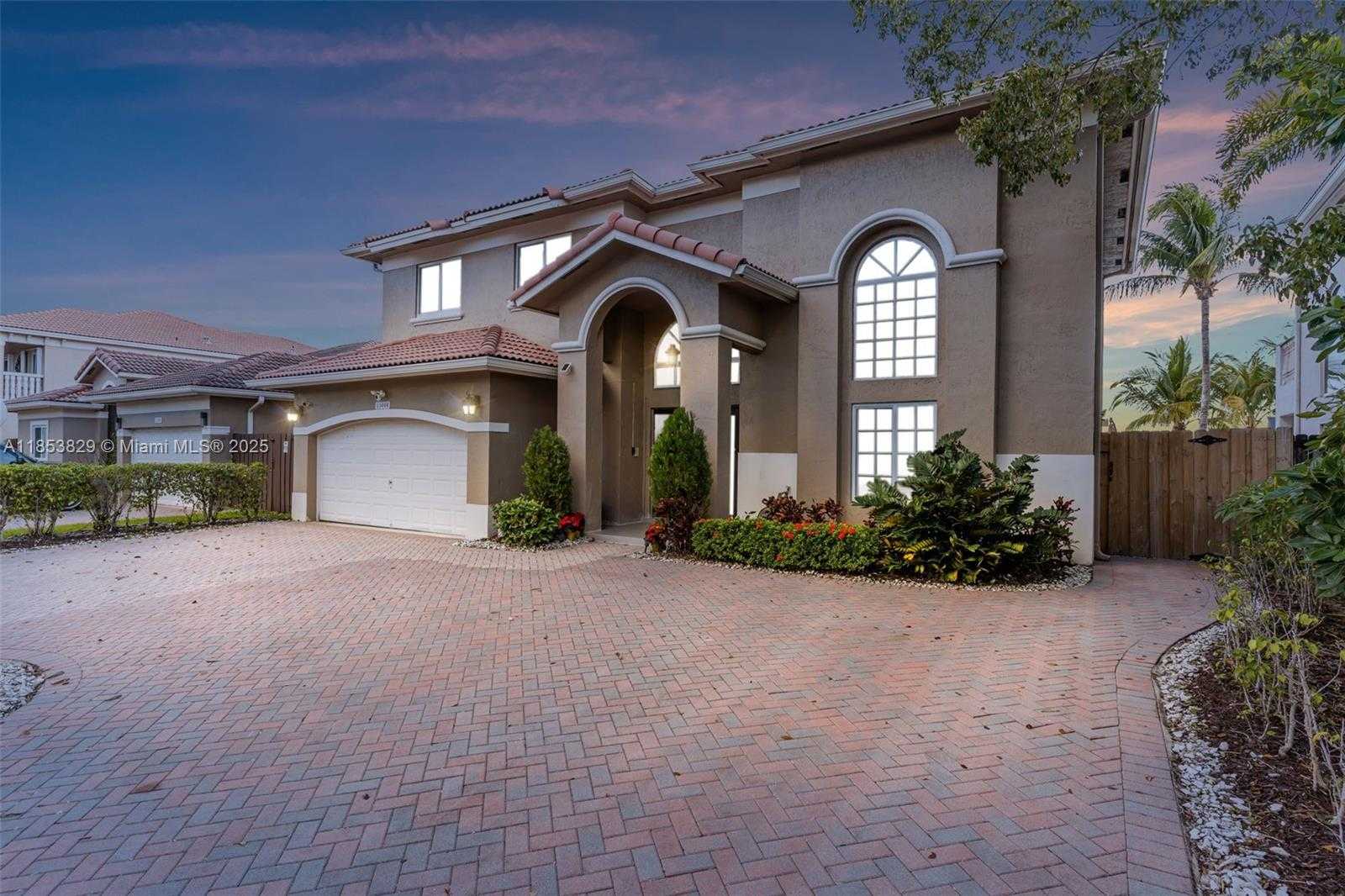 Small Image of 13000 SOUTH WEST 136TH TER, Miami Number 4