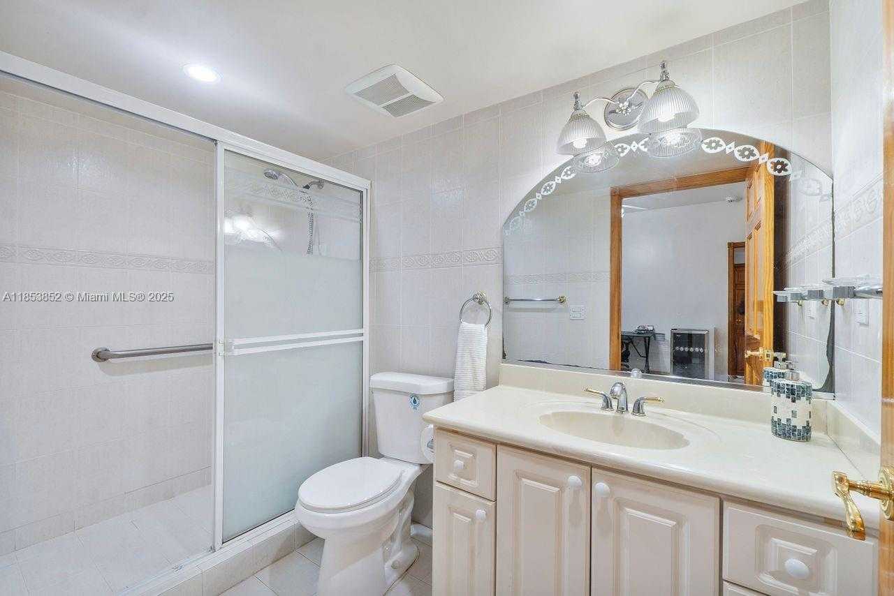 Small Image of 13000 OLD CUTLER RD, Pinecrest Number 16