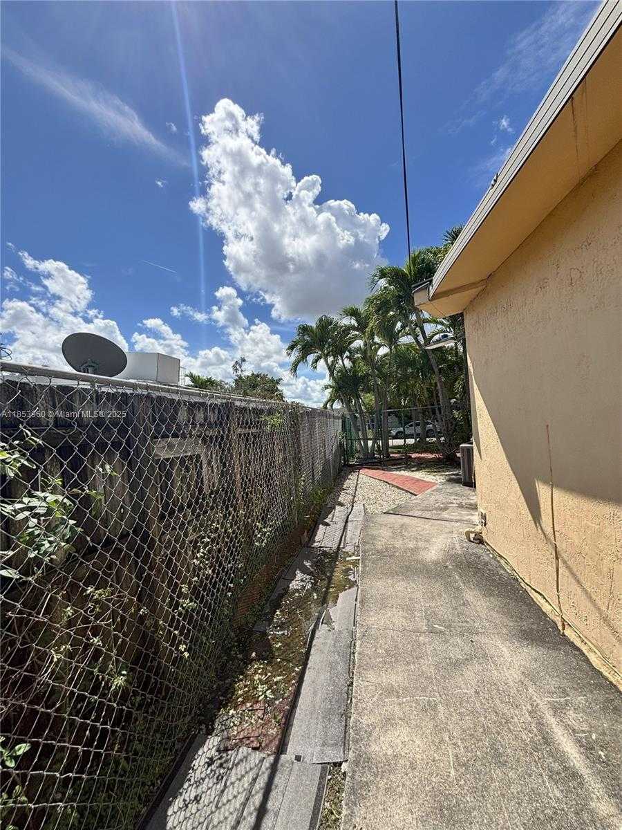 Small Image of 18601 SOUTH WEST 98TH AVE, Cutler Bay Number 29