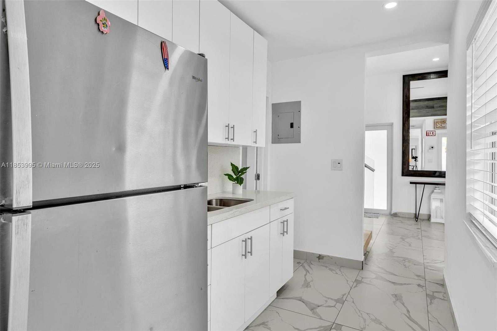 Small Image of 320 MISSOURI ST, Hollywood Number 24