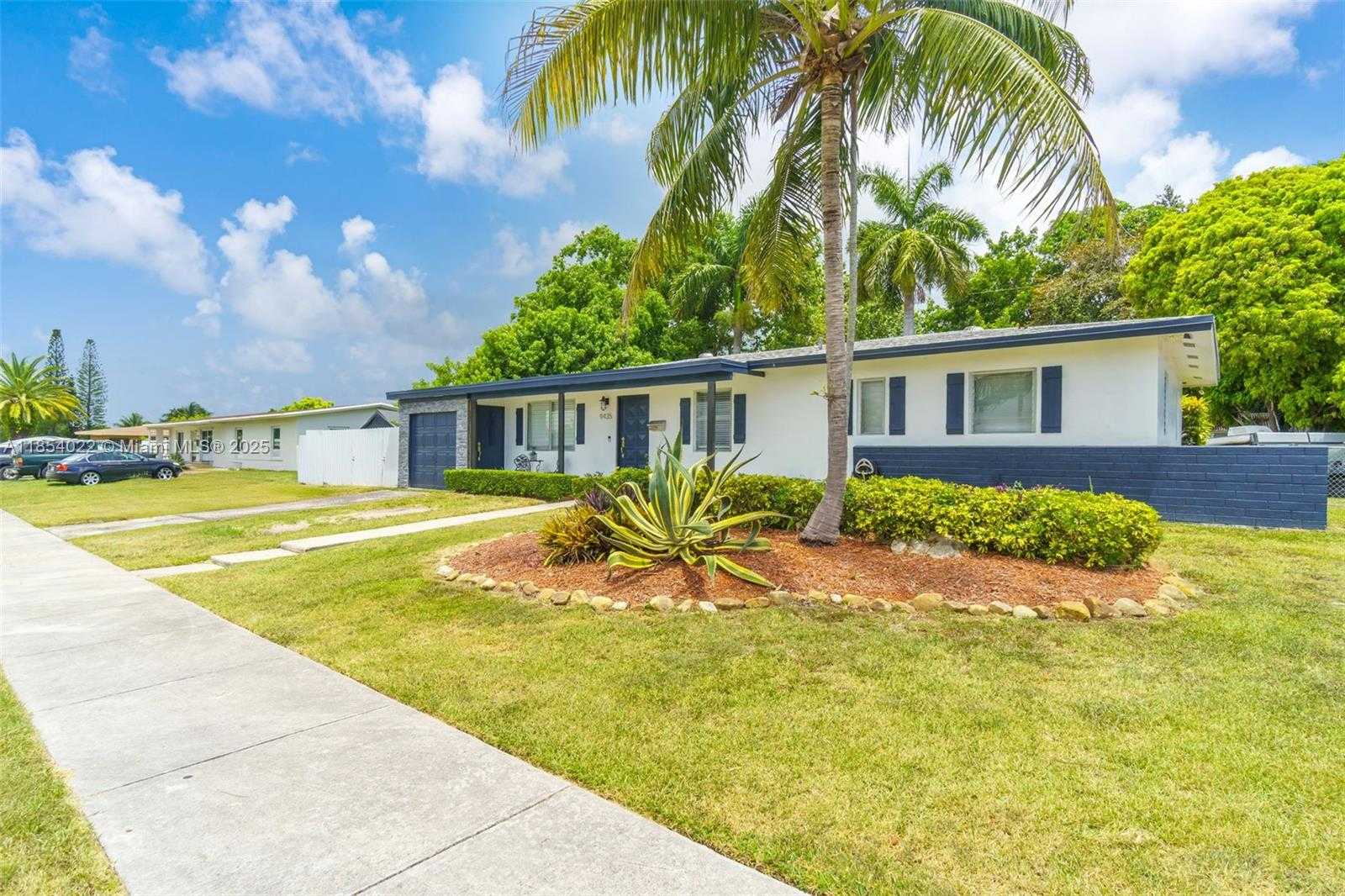 Small Image of 9435 SOUTH WEST 181ST TER, Palmetto Bay Number 2