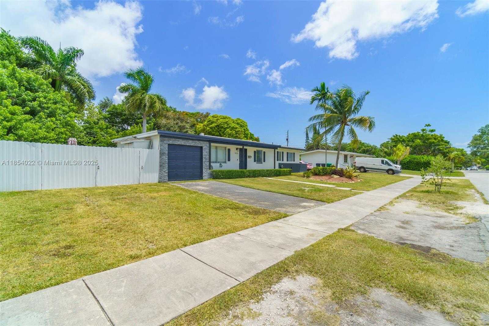 Small Image of 9435 SOUTH WEST 181ST TER, Palmetto Bay Number 3