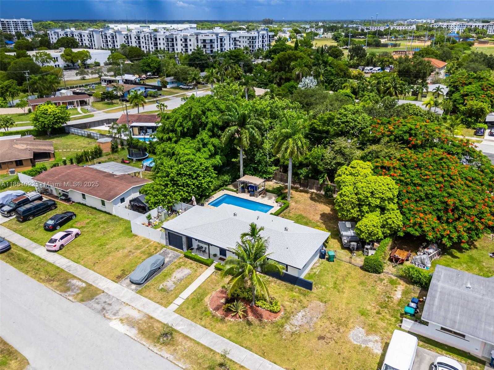 Small Image of 9435 SOUTH WEST 181ST TER, Palmetto Bay Number 33