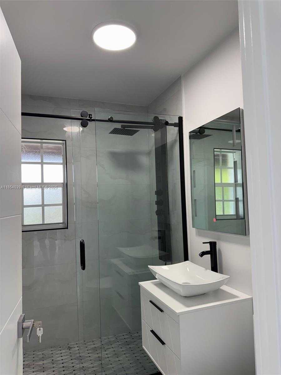 Small Image of 1628 ARTHUR ST, Hollywood Number 2