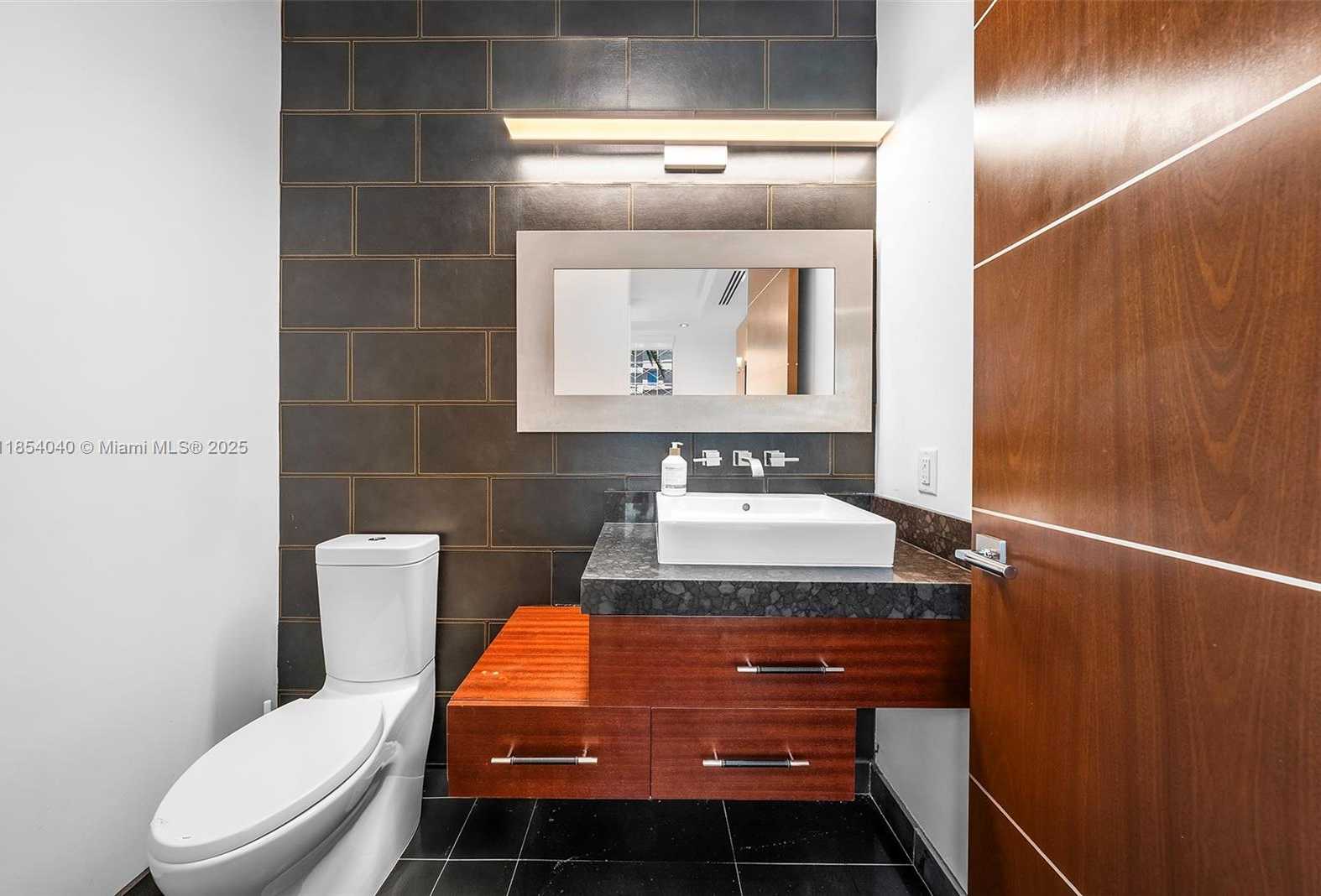Small Image of 300 ROYAL PLAZA DR, Fort Lauderdale Number 13