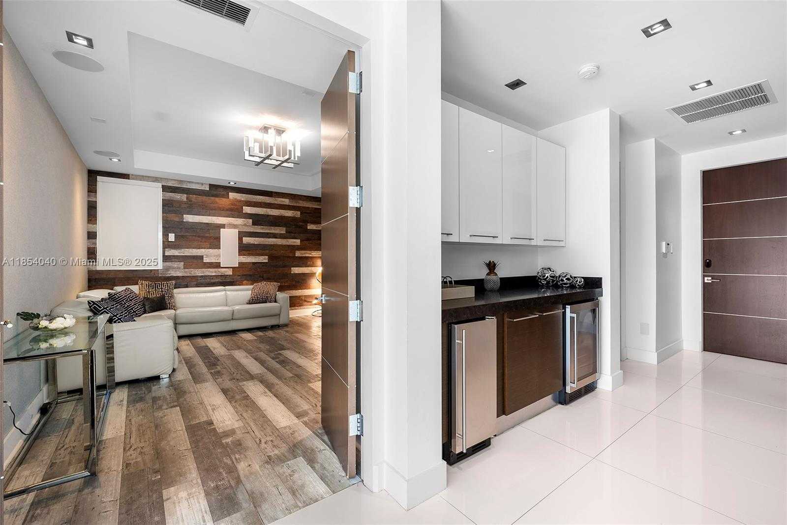 Small Image of 300 ROYAL PLAZA DR, Fort Lauderdale Number 19