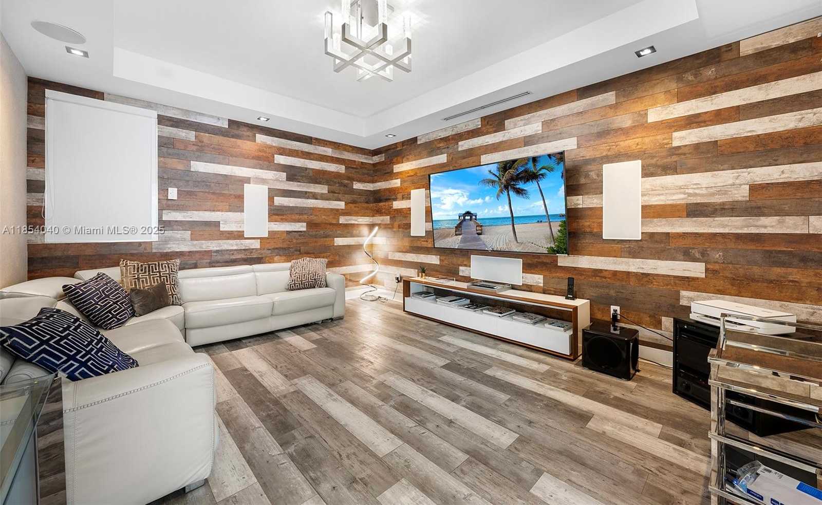 Small Image of 300 ROYAL PLAZA DR, Fort Lauderdale Number 20