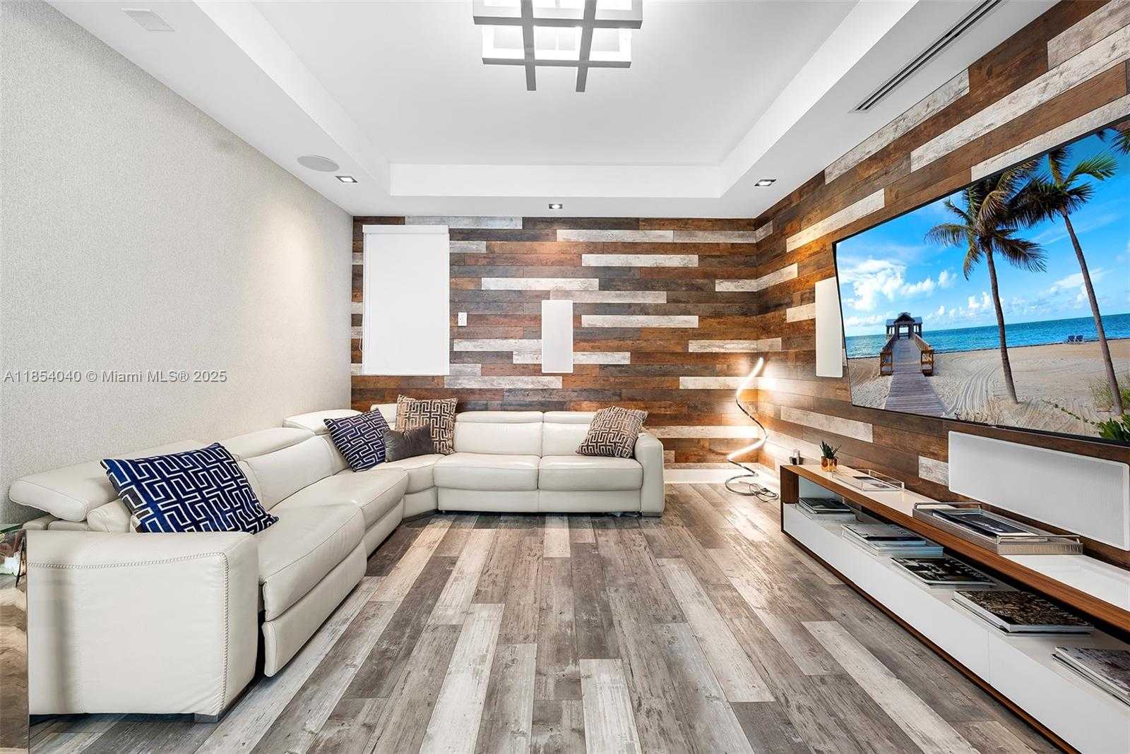 Small Image of 300 ROYAL PLAZA DR, Fort Lauderdale Number 21