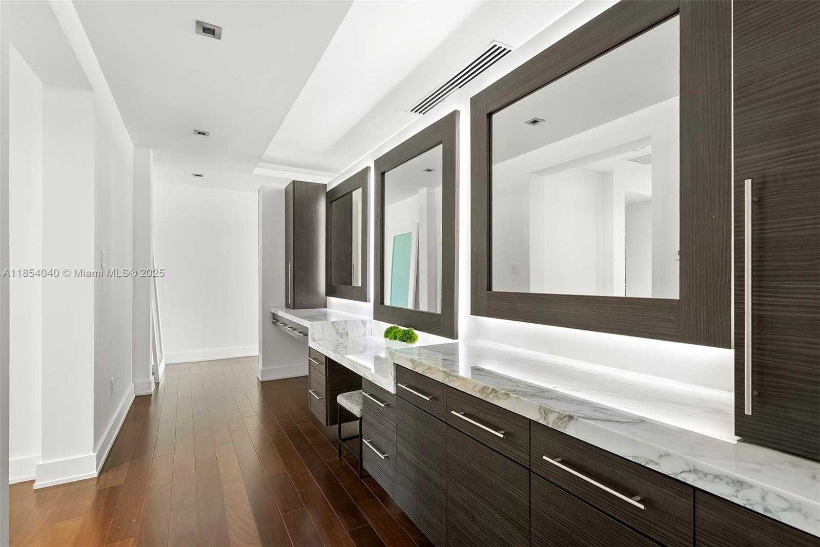 Small Image of 300 ROYAL PLAZA DR, Fort Lauderdale Number 55