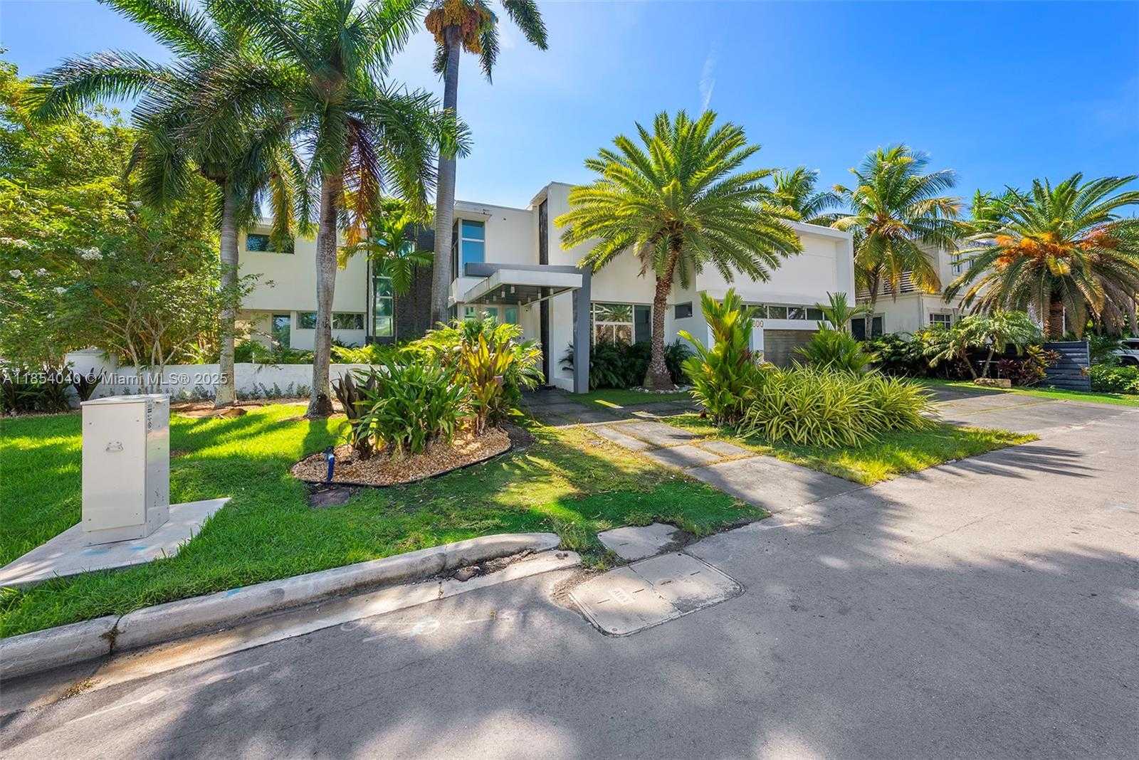 Small Image of 300 ROYAL PLAZA DR, Fort Lauderdale Number 6