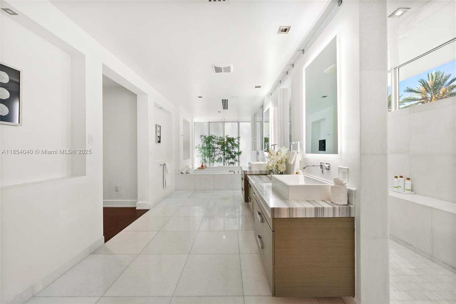 Small Image of 300 ROYAL PLAZA DR, Fort Lauderdale Number 60