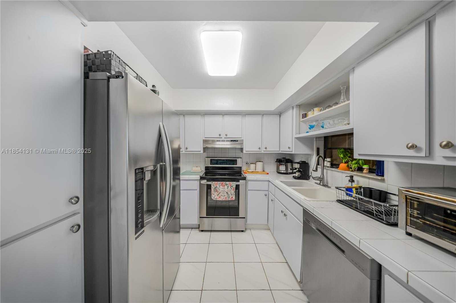 Small Image of 7605 WEST 6TH AVE, Hialeah Number 12