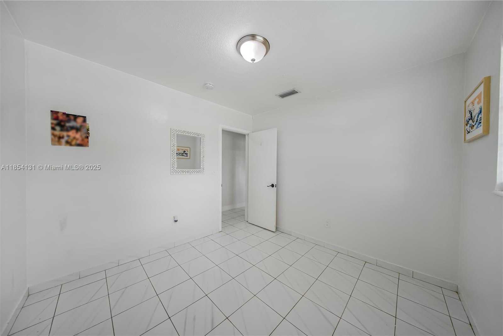 Small Image of 7605 WEST 6TH AVE, Hialeah Number 22