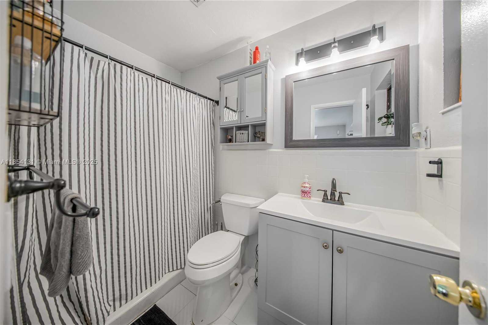 Small Image of 7605 WEST 6TH AVE, Hialeah Number 32