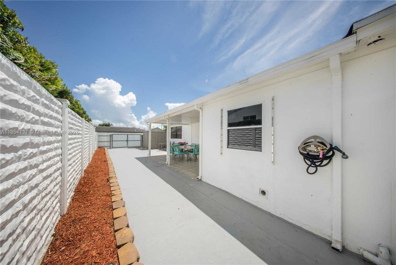 Small Image of 7605 WEST 6TH AVE, Hialeah Number 39