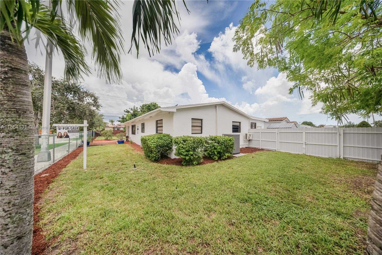 Small Image of 7605 WEST 6TH AVE, Hialeah Number 4