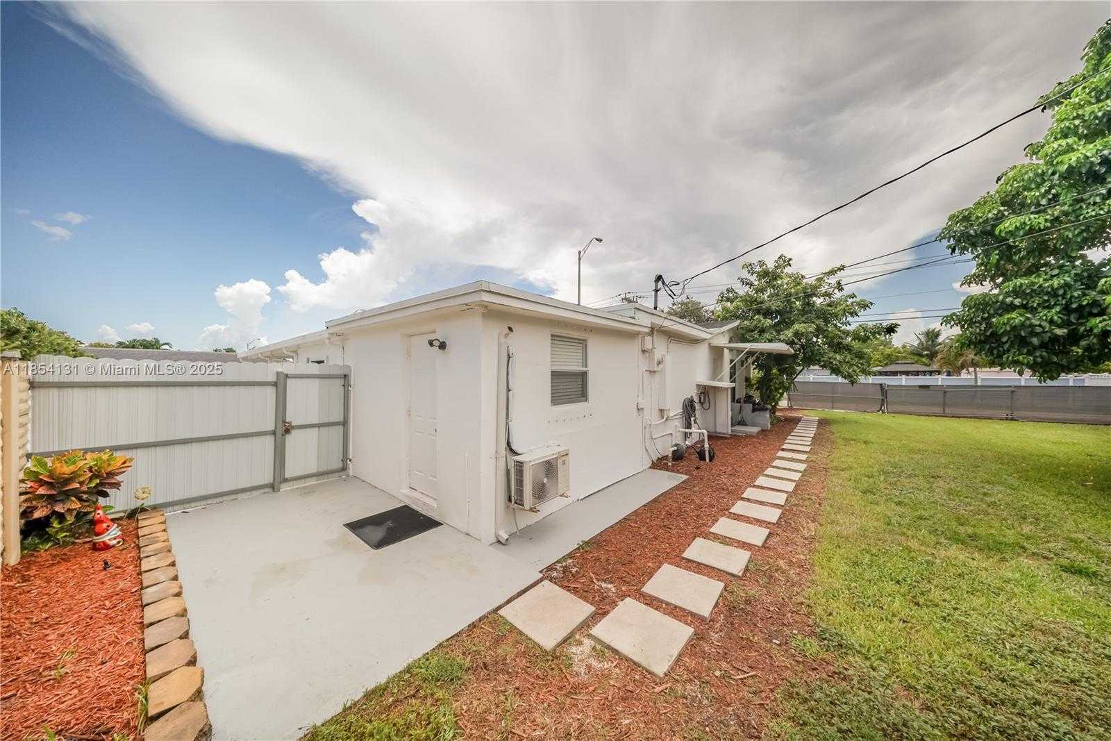 Small Image of 7605 WEST 6TH AVE, Hialeah Number 40