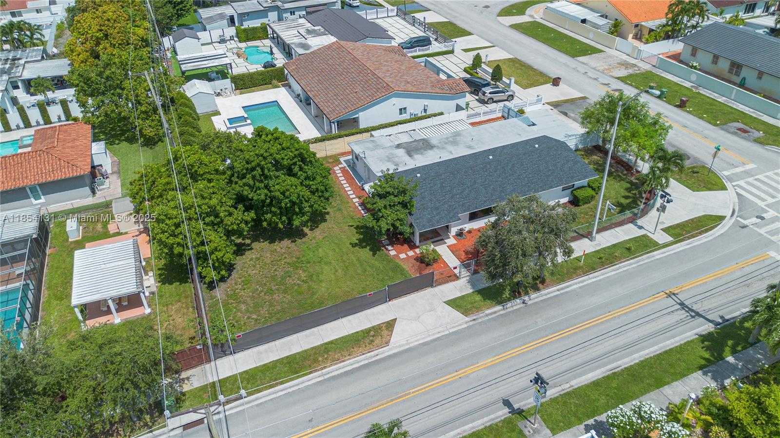 Small Image of 7605 WEST 6TH AVE, Hialeah Number 48