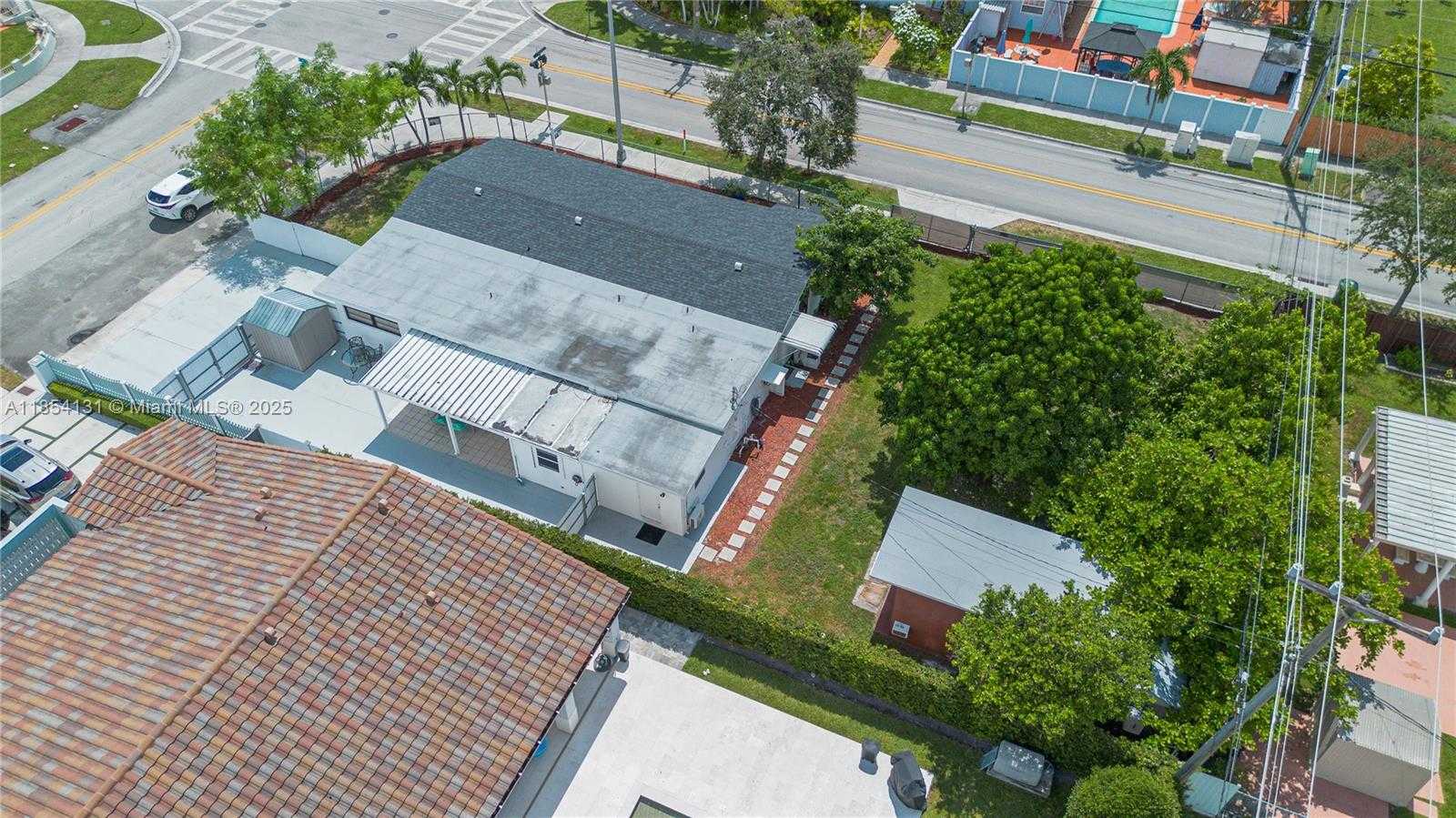 Small Image of 7605 WEST 6TH AVE, Hialeah Number 49