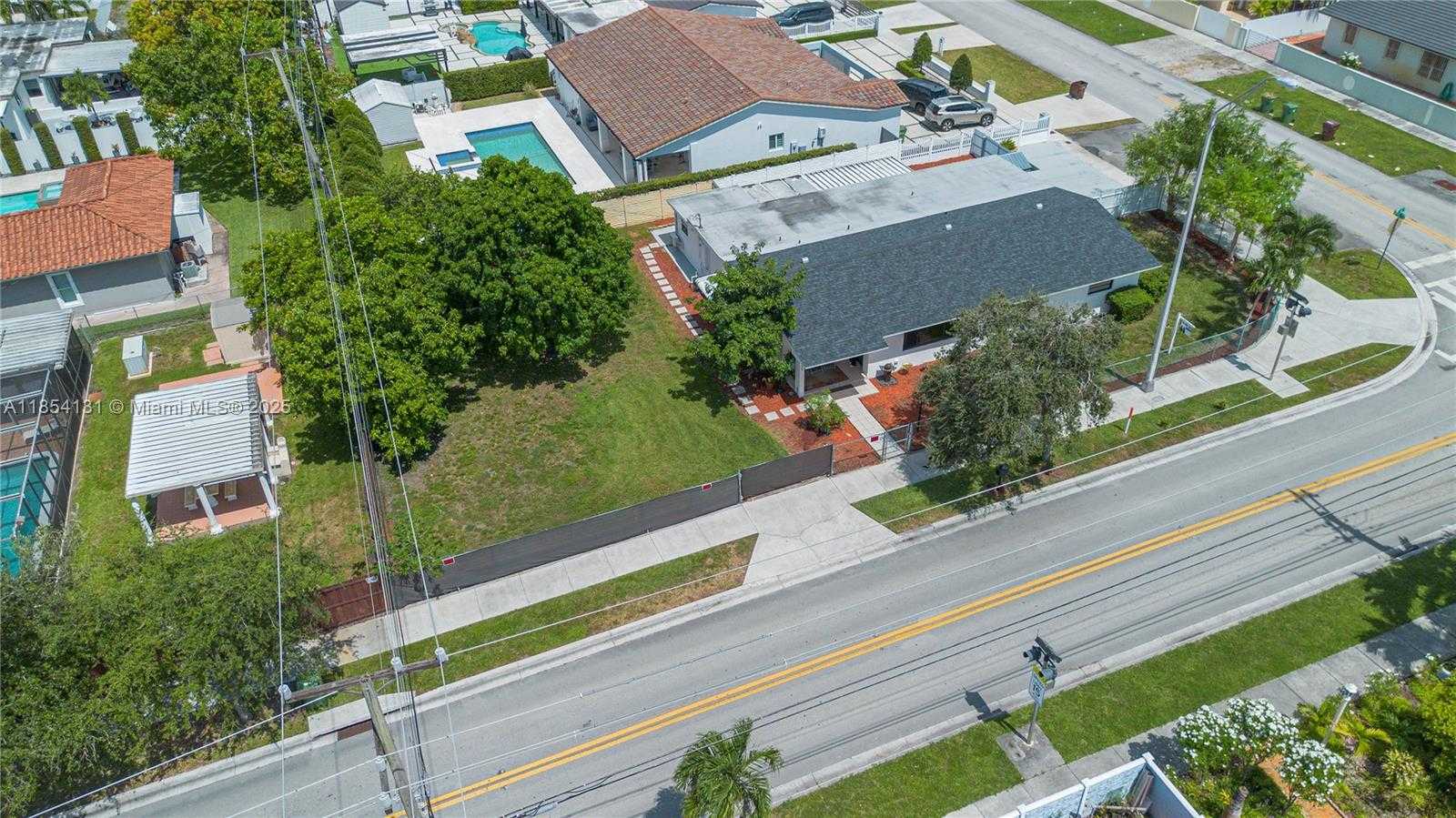 Small Image of 7605 WEST 6TH AVE, Hialeah Number 53