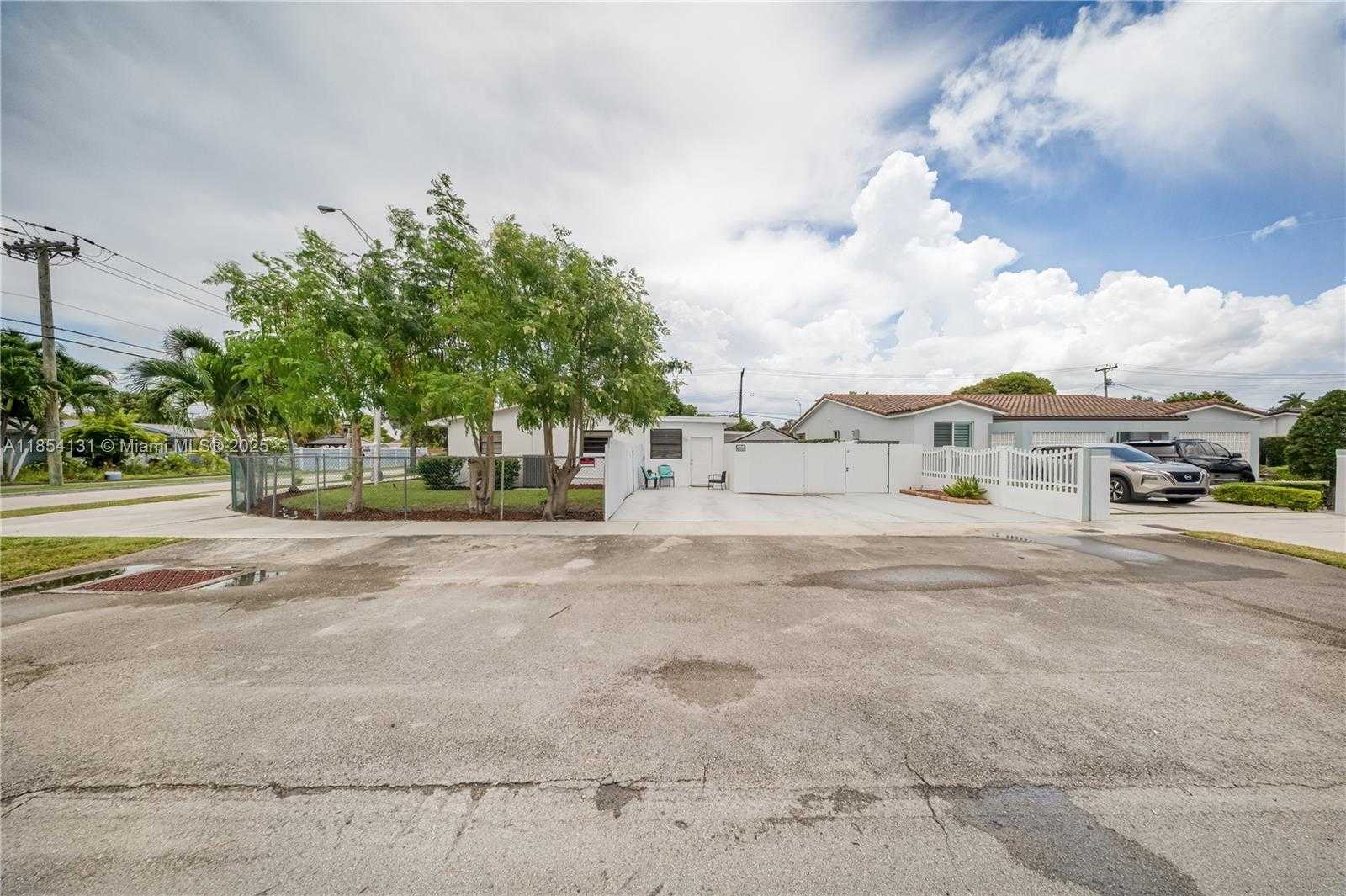 Small Image of 7605 WEST 6TH AVE, Hialeah Number 6