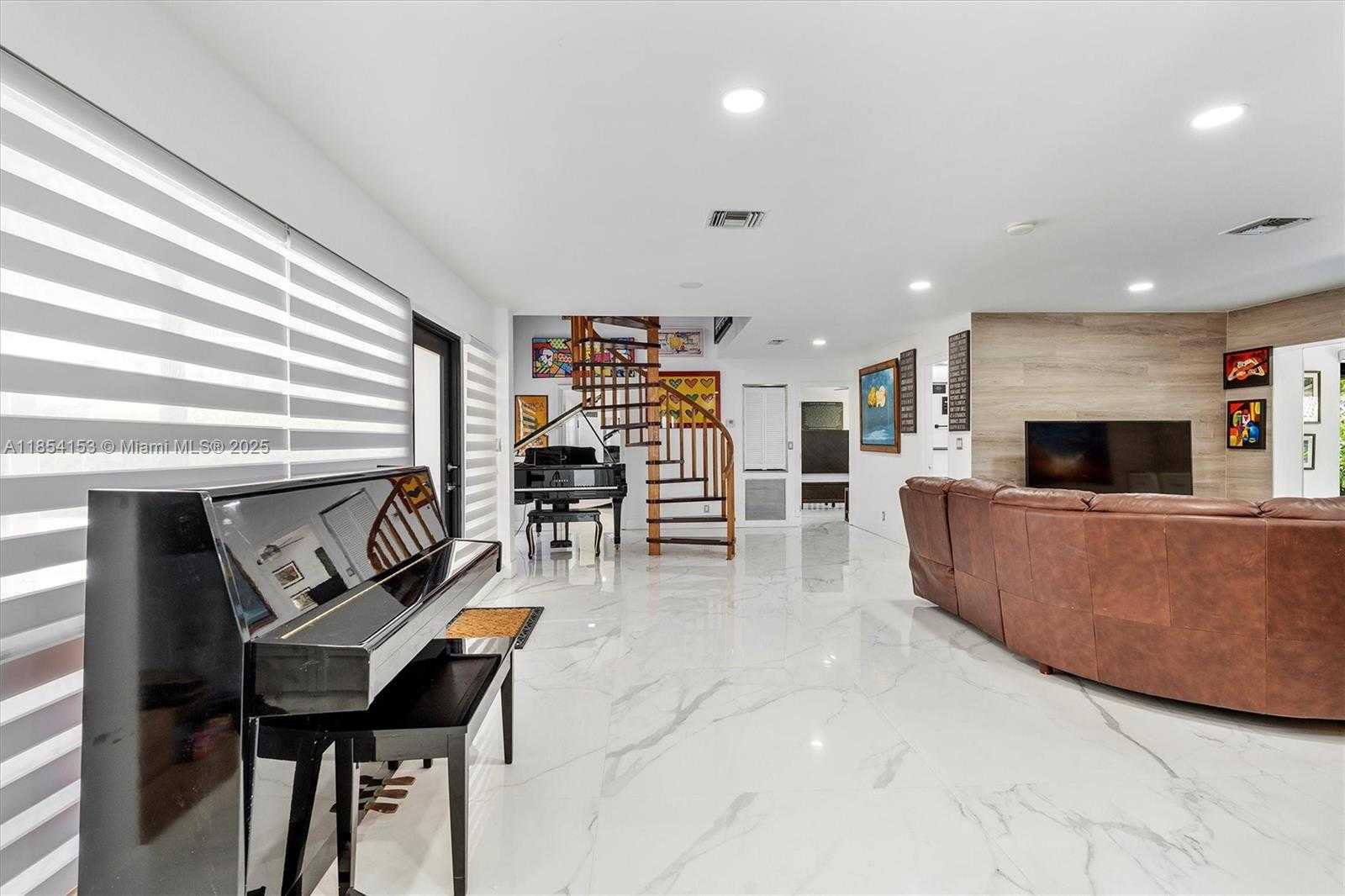 Small Image of 3375 NORTH EAST 20TH AVE, Oakland Park Number 8