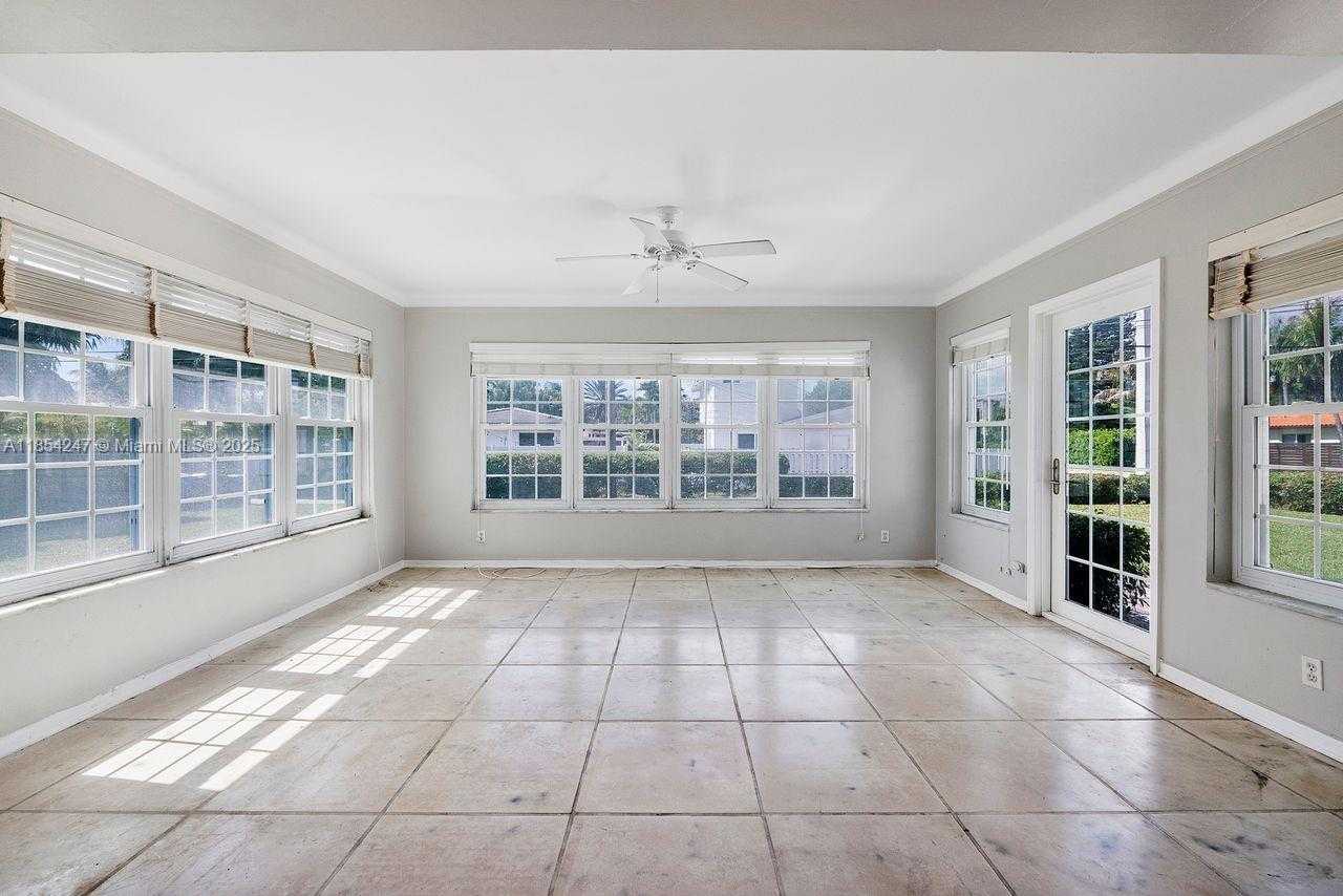 Small Image of 1150 ADAMS ST, Hollywood Number 14